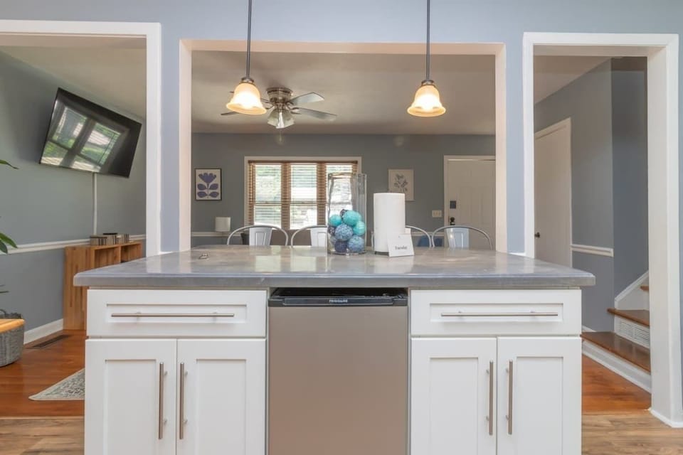 Kitchen bar