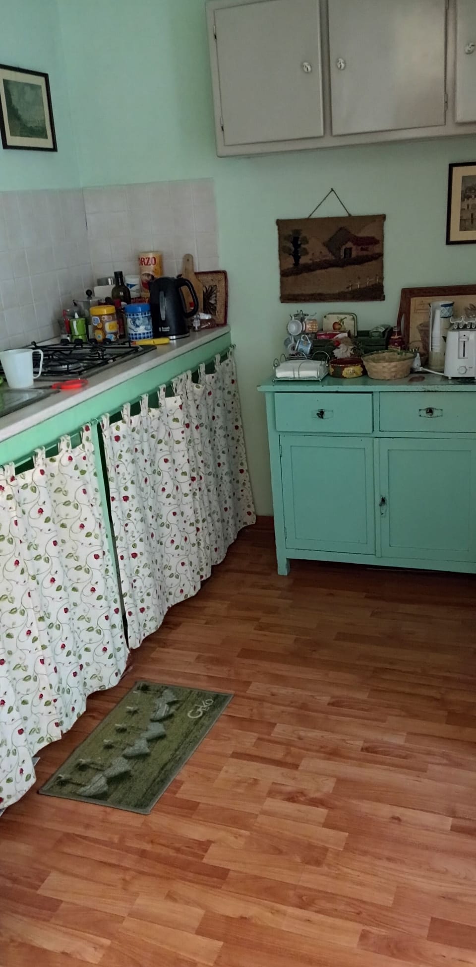 Oven, stovetop, espresso maker, coffee/tea maker