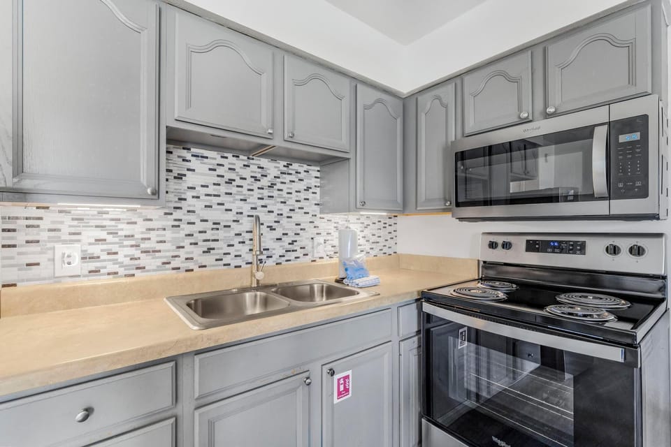 Full kitchen