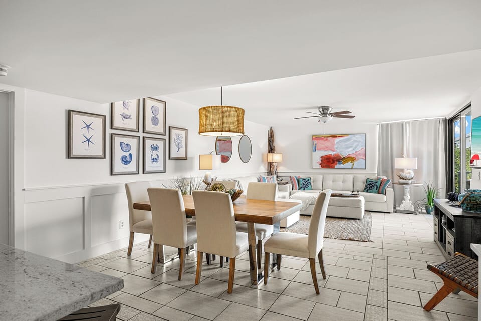 Mainsail 322 Dining
