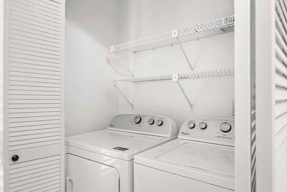 Mainsail 322 Laundry