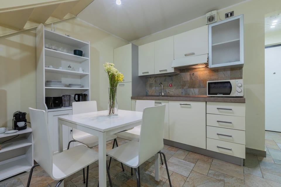 Basic Apartment | Dining