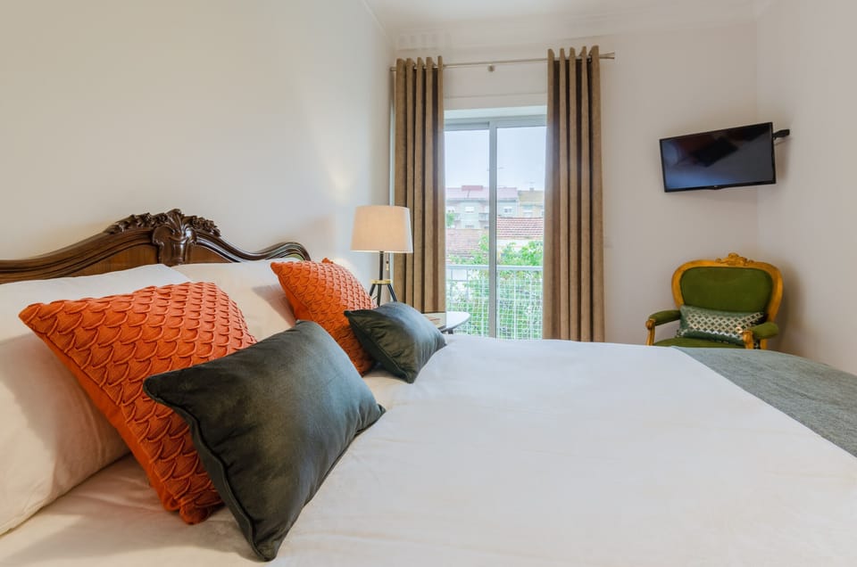 2 bedrooms, bed sheets