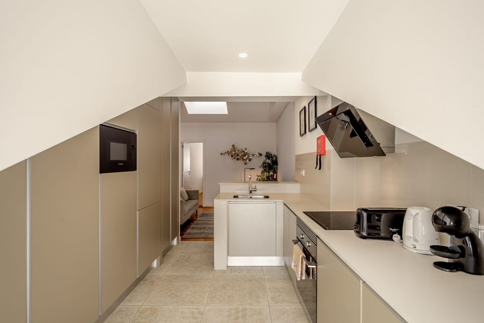 Microwave, oven, dishwasher, coffee/tea maker