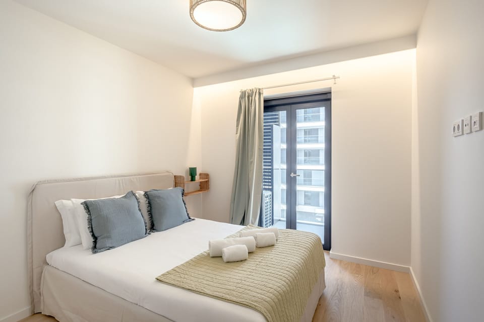 1 bedroom, bed sheets