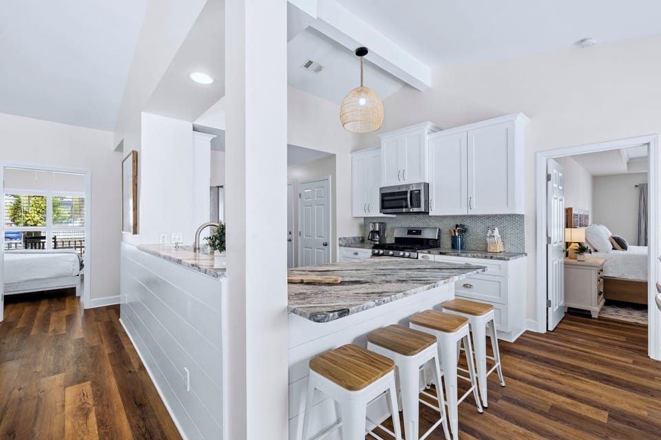 Fully stocked kitchen - Perfect for making family meals! 