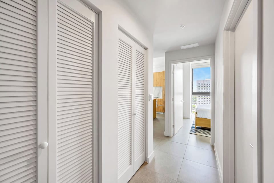 Royal Apartment, 2 Bedrooms, Private Pool, City View | Living area | 50-inch Smart TV with digital channels, Netflix, Hulu