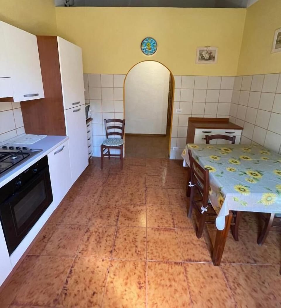 Standard Apartment, Garden View | Private kitchen