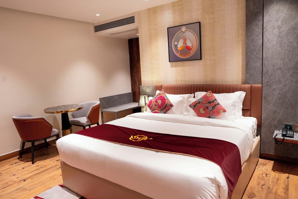 Standard Double or Twin Room | In-room safe, desk, blackout drapes, iron/ironing board