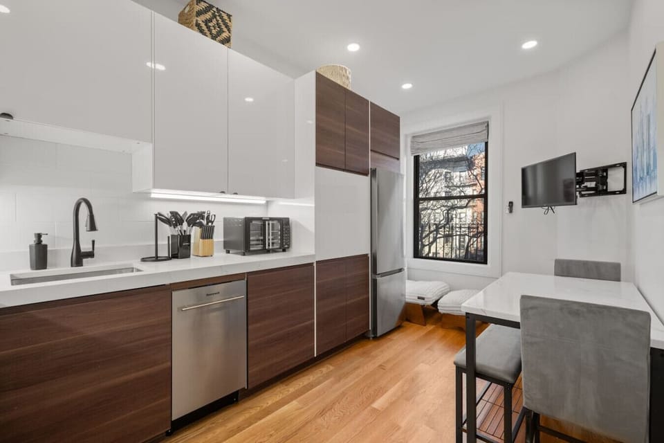Full Kitchen View - Dining with TV and City View