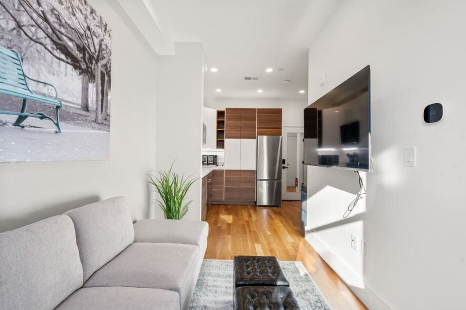 Living Area – TV & Seating