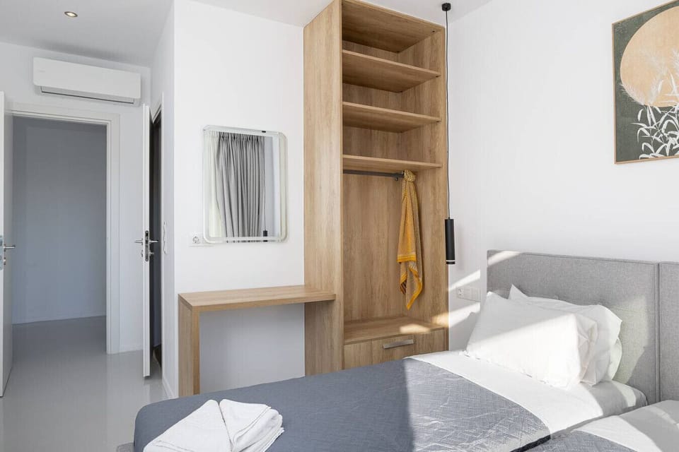 Natural tones keep the room soothing and uncluttered.
