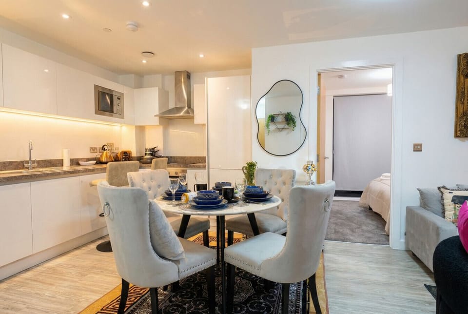 A bright open-plan dining kitchen seats four in style, with everything you need to cook and gather.