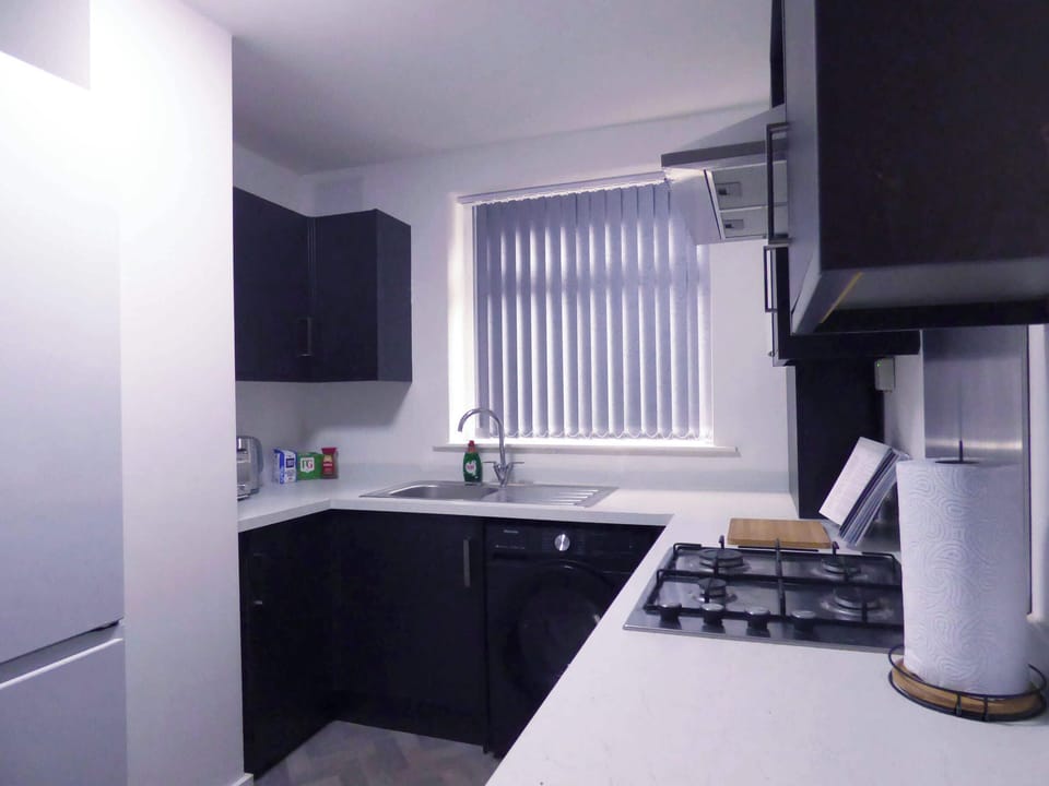 Kitchen: Modern space with sleek cabinetry and ample light, perfect for culinary adventures!