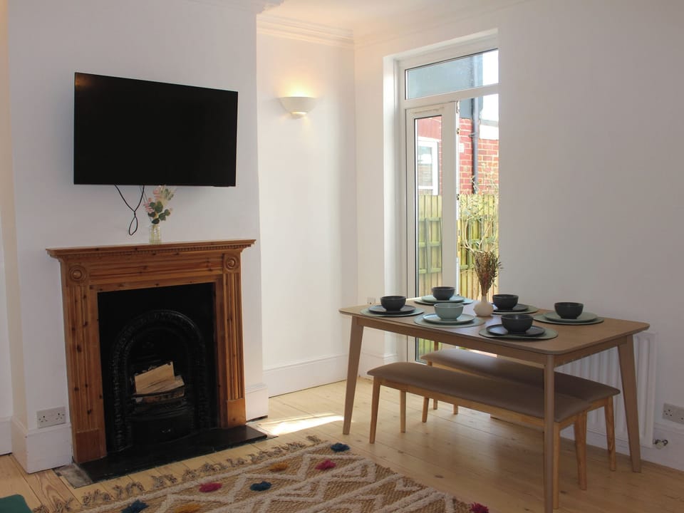 Cottage | Dining