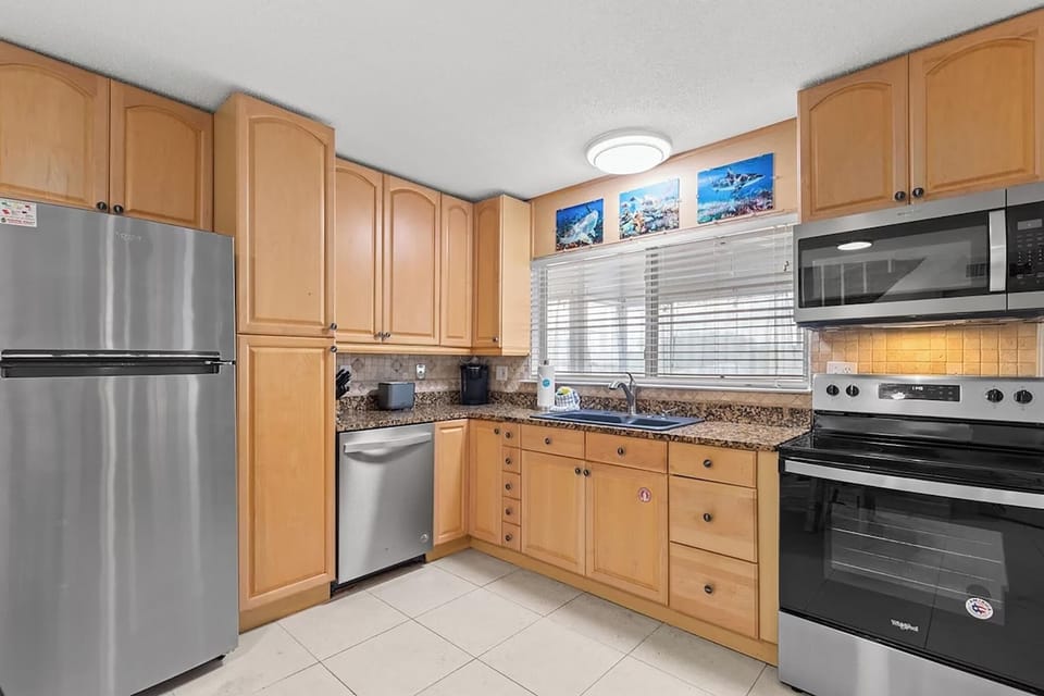House, Multiple Beds (Coconut Breeze) | Private kitchen