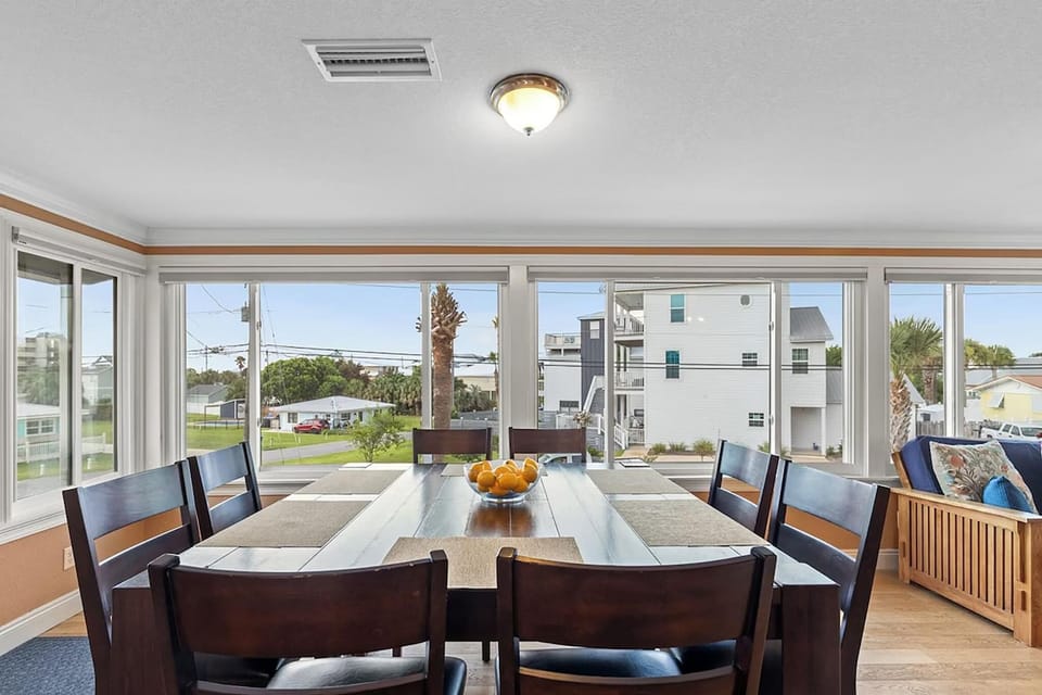 House, Multiple Beds (Coconut Breeze) | Dining