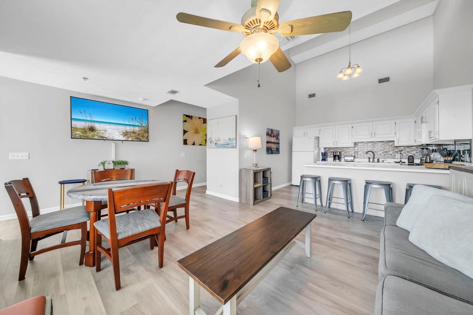 Condo, Multiple Beds (Horizon South 56-304) | Living area