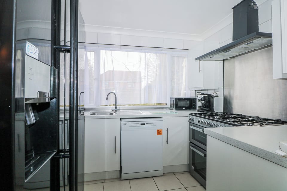 Dishwasher, cookware/dishes/utensils
