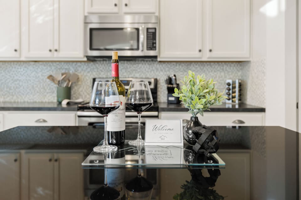Idaho is calling - answer with an unforgettable stay. Explore the local wineries, unwind, and let the adventure begin