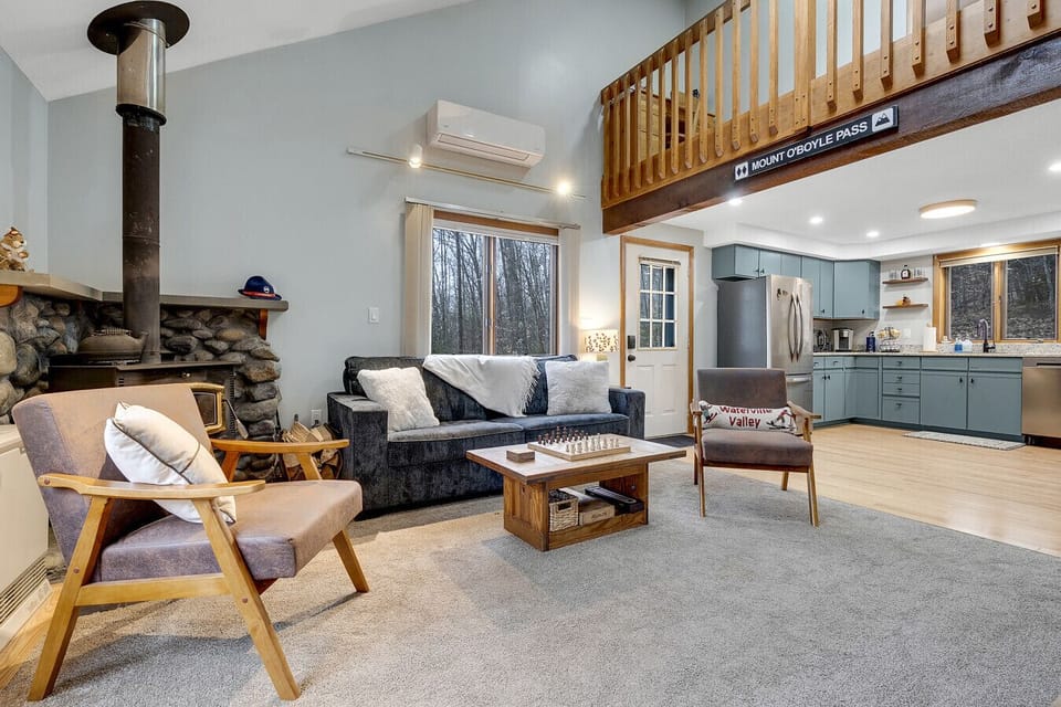Bright and open living space ideal for gathering with family and friends