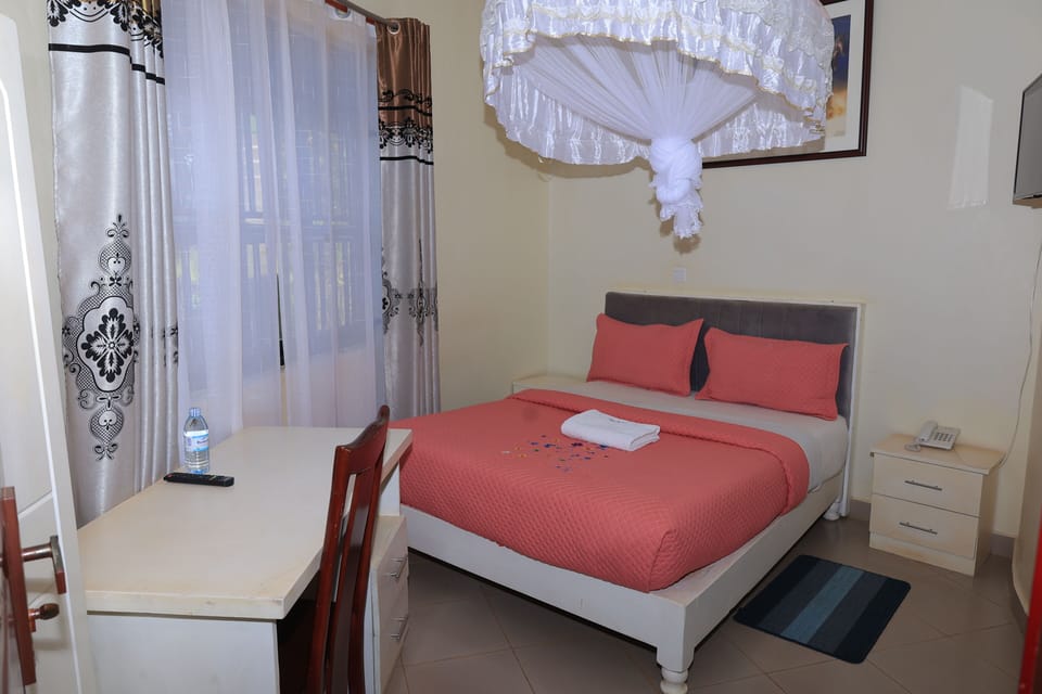 Basic Single Room, Garden View | Blackout drapes, iron/ironing board, free WiFi