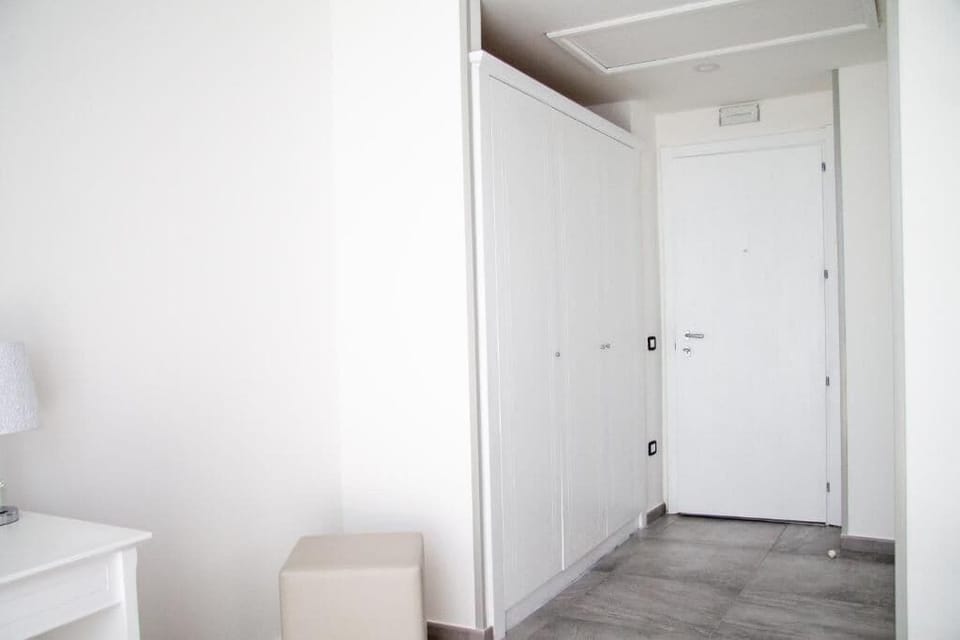 Deluxe Double Room, Balcony, City View | Interior