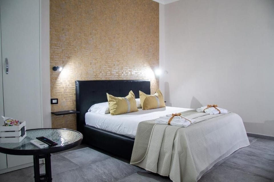 Triple Room, Courtyard View | In-room safe, desk, blackout drapes, soundproofing