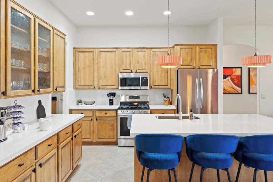 Good food, good vibes, zero stress. Prepare meals, try recipes, or just admire all the countertop space.