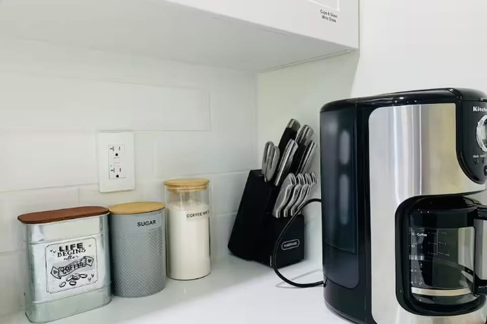 Full Kitchen Coffee Corner