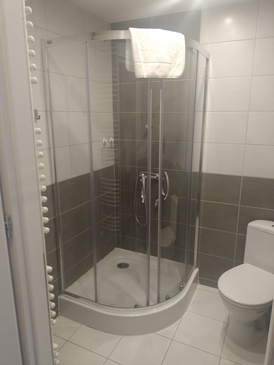 Superior Double Room Single Use | Bathroom | Shower, towels, soap, shampoo