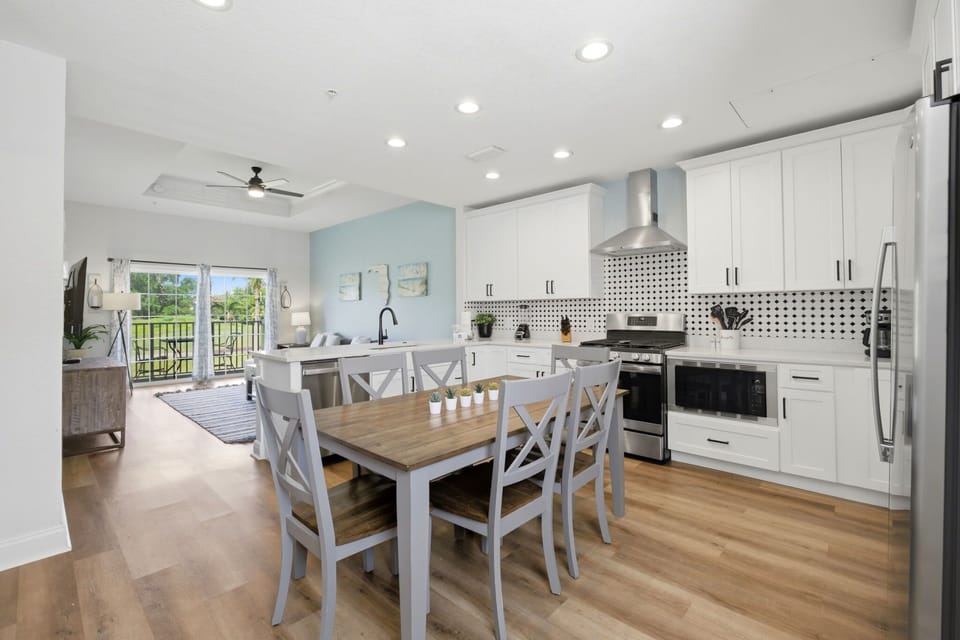 Dining space designed for shared meals and vacation memories
Great for family dinners, game nights, or takeout after a long day