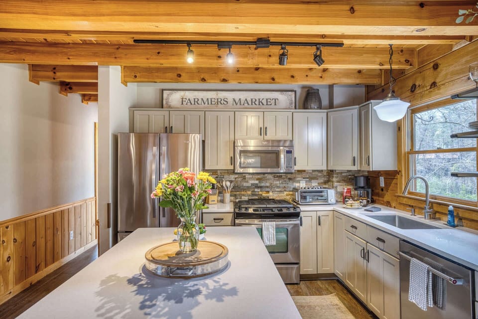 Large spacious kitchen for great family meals!