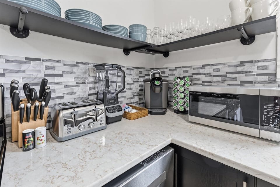 Kitchen w Keurig and complimentary Coffee