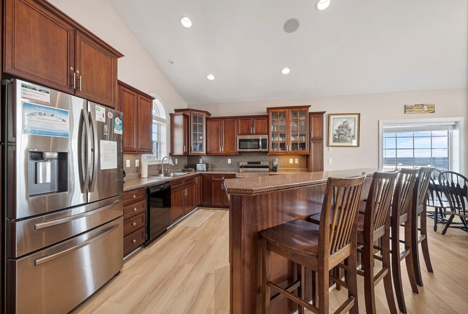 Expansive Kitchen