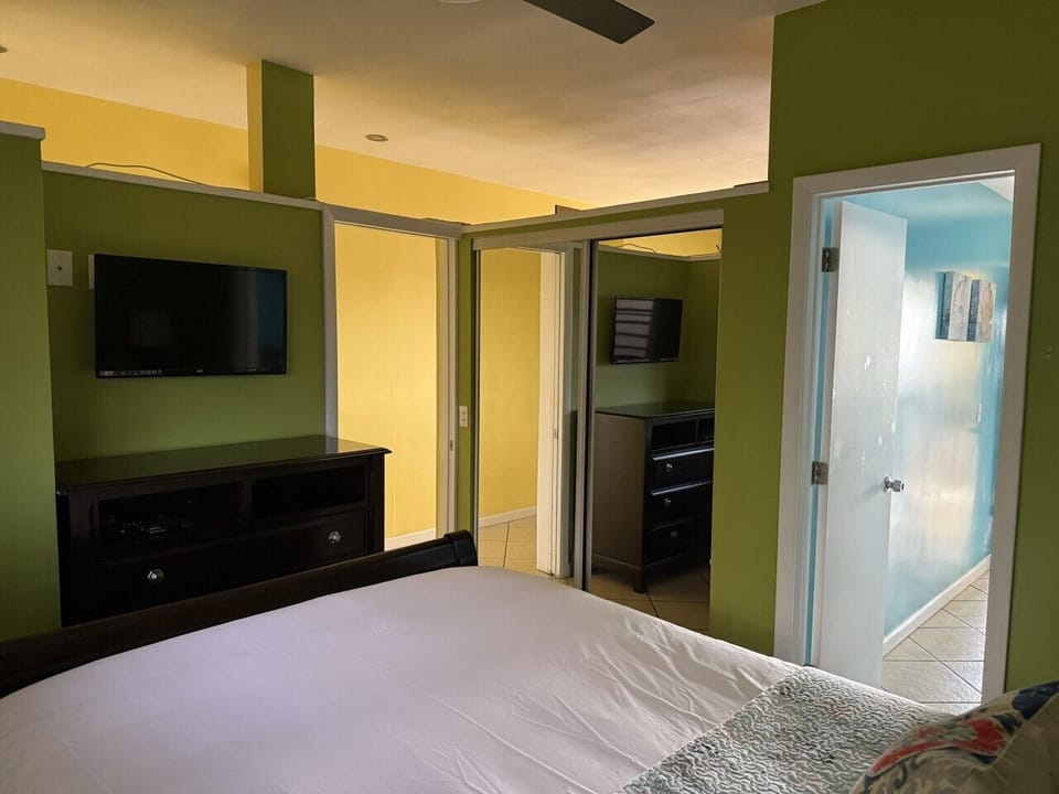 TV and Multimdia inBedroom