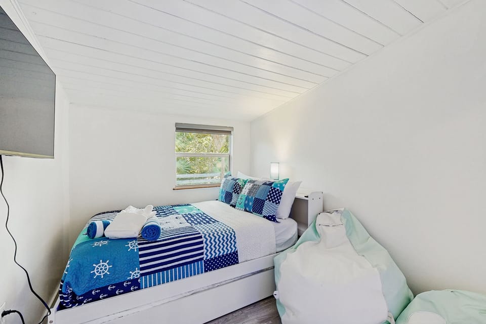 TA42: The Tree Lane Fish Camp | Bedroom 3: Double Trundle Bed