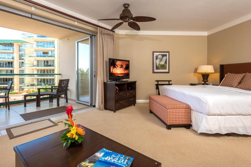 Enjoy indoor-outdoor living in this elegant bedroom suite with direct lanai access and inviting island décor HKH-423