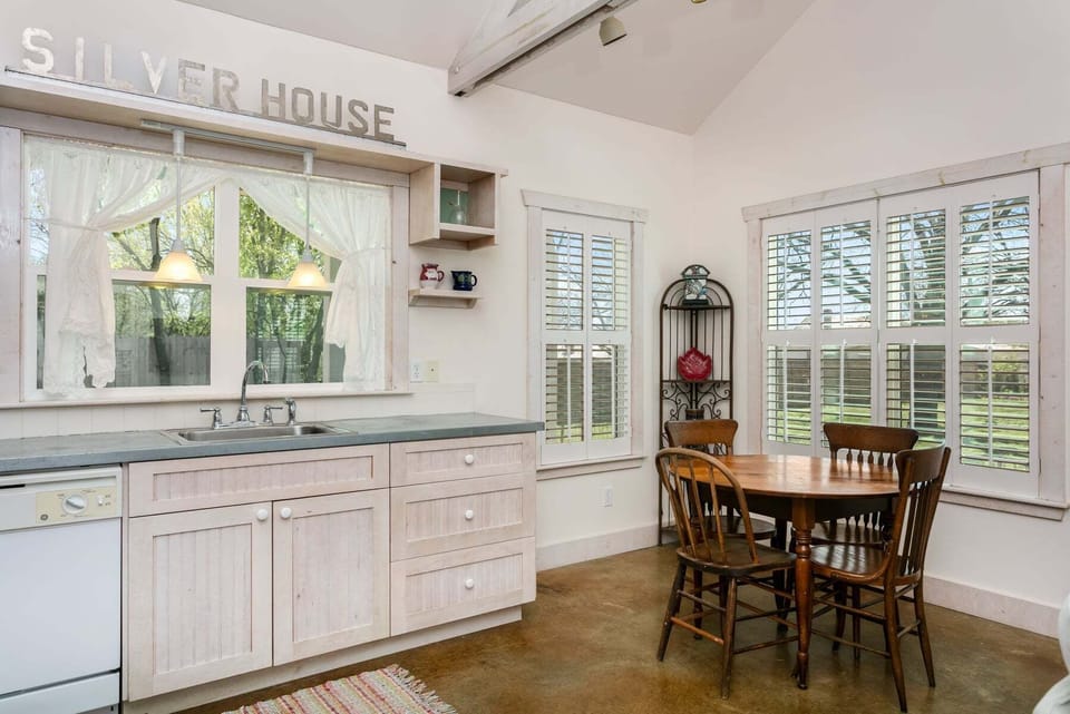 Regular Coffee Pot, Toaster Oven, Dishwasher