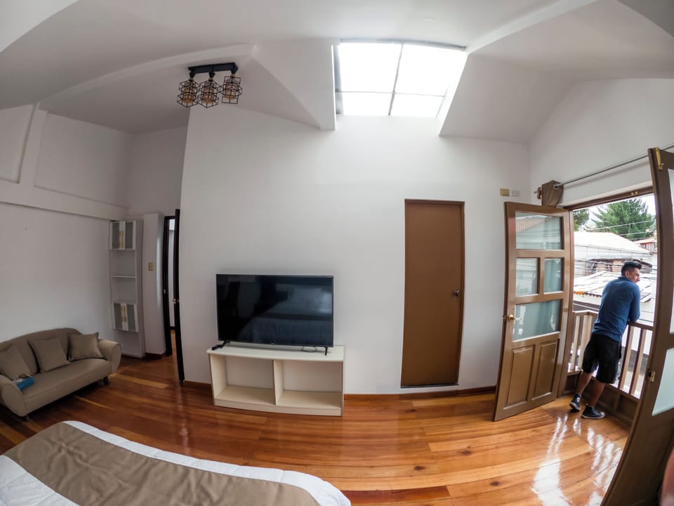 Junior Suite, Balcony, City View | Interior