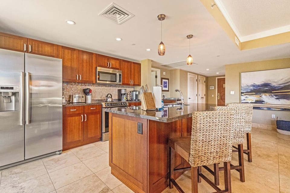 Elevate every meal in this bright, well-equipped island kitchen HKH-409