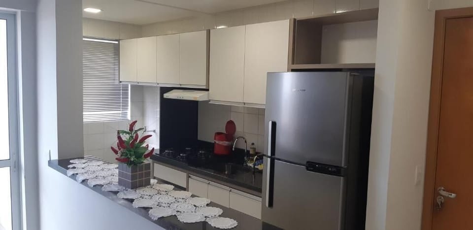 Luxury Studio, 1 Queen Bed, Lanai, Lake View | Private kitchenette