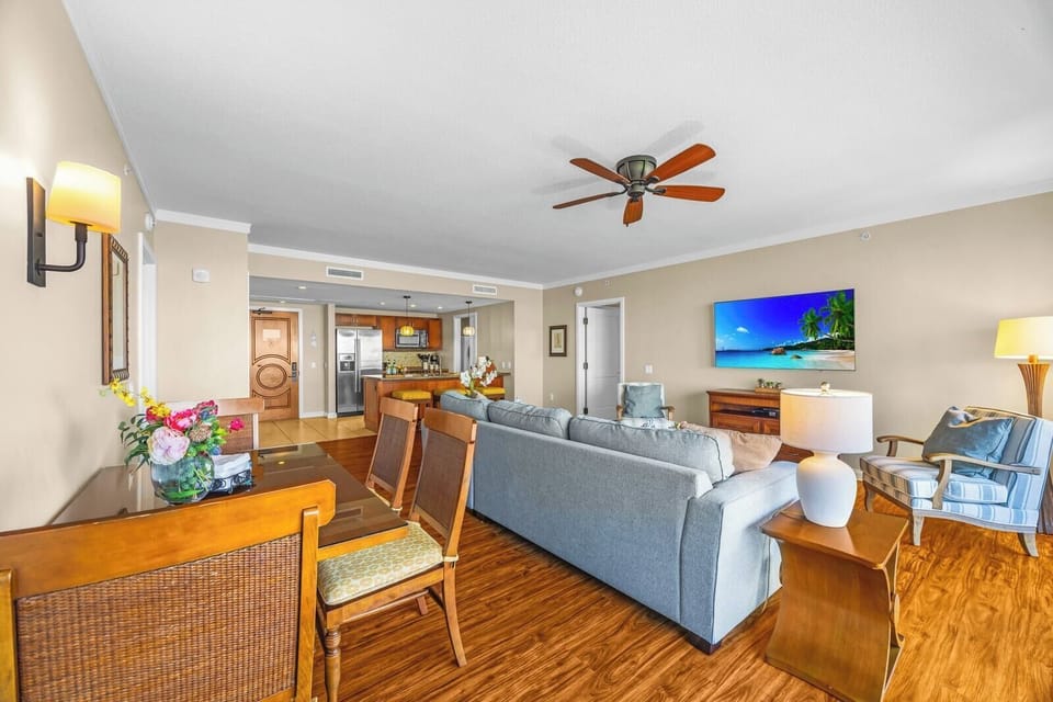 Open concept space that flows from kitchen to living with ease HKK-203