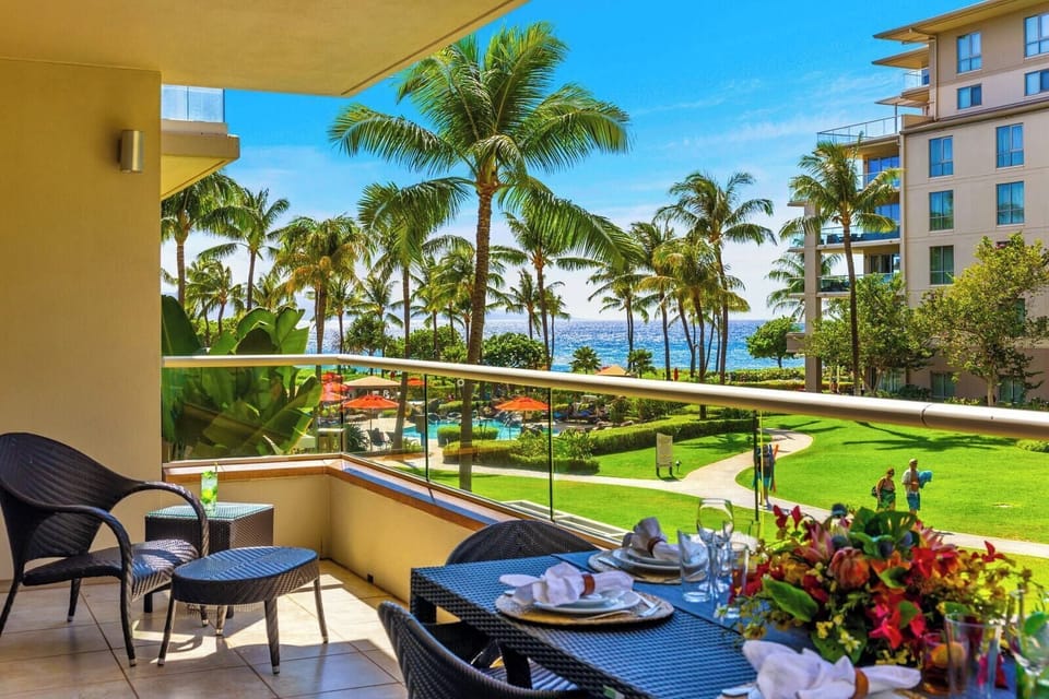 Start the day on your private lanai with coffee and breezy Kaanapali vibes HKK-209