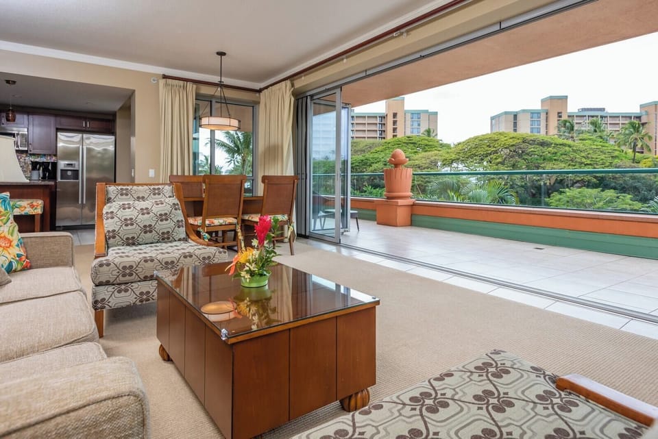 Spacious indoor-outdoor living with tropical views and modern comforts HKK-234