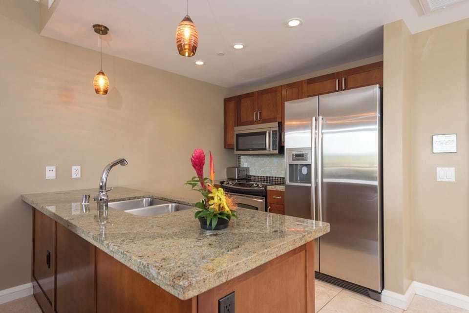 Stainless steel appliances - ready for meal preparation!    HKK-424