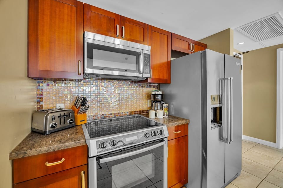 Stainless steel appliances make vacation cooking easy HKK-445