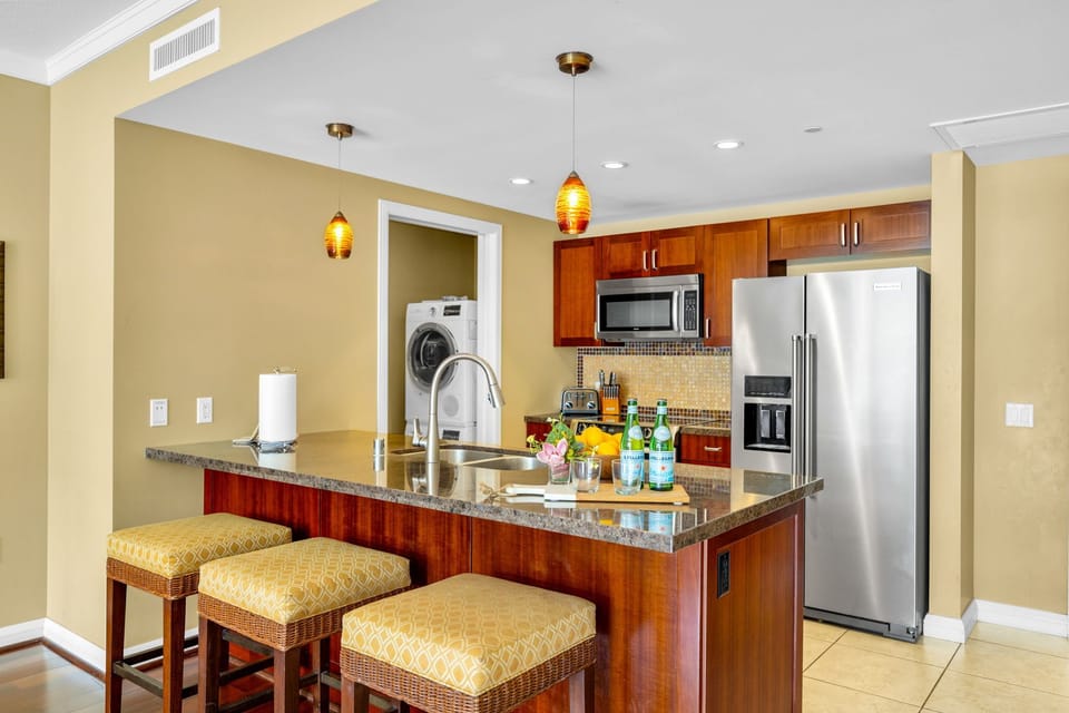 Bright kitchen ready for your favorite vacation recipes HKK-445