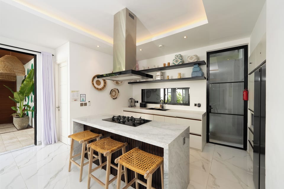 Deluxe Villa | Private kitchen | Cookware/dishes/utensils