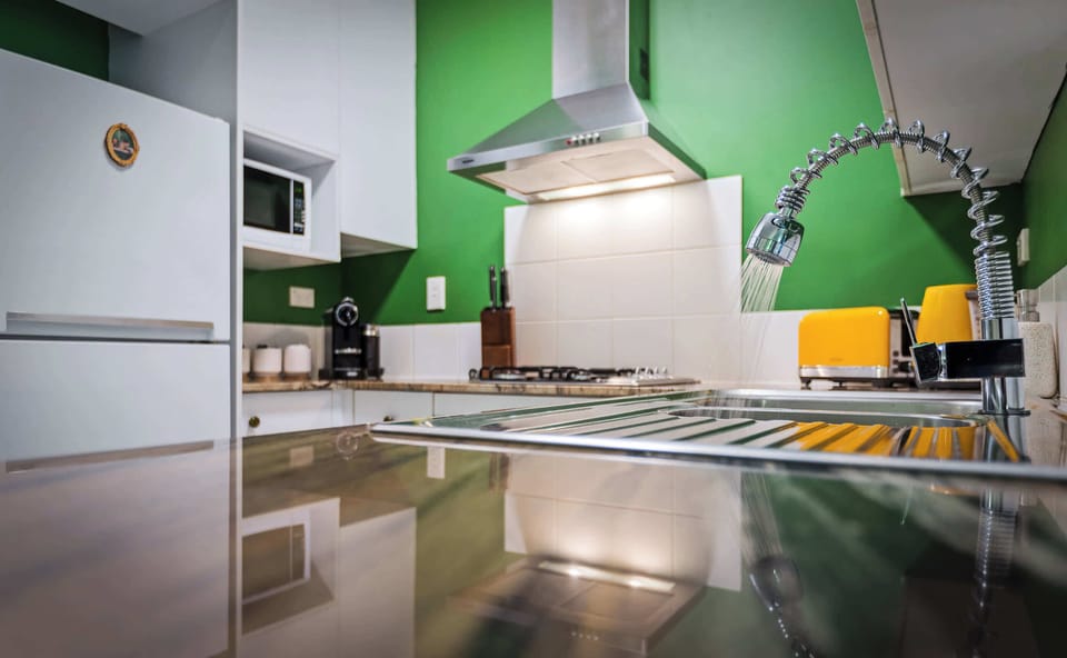 Gas cooktop & sleek appliances – perfect for whipping up meals at home